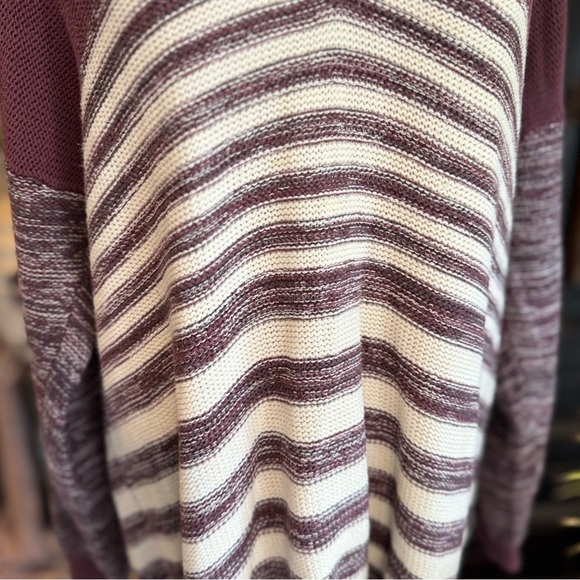 Urban Outfitters oversized slouchy v-neck stripped sweater - Picture 13 of 16